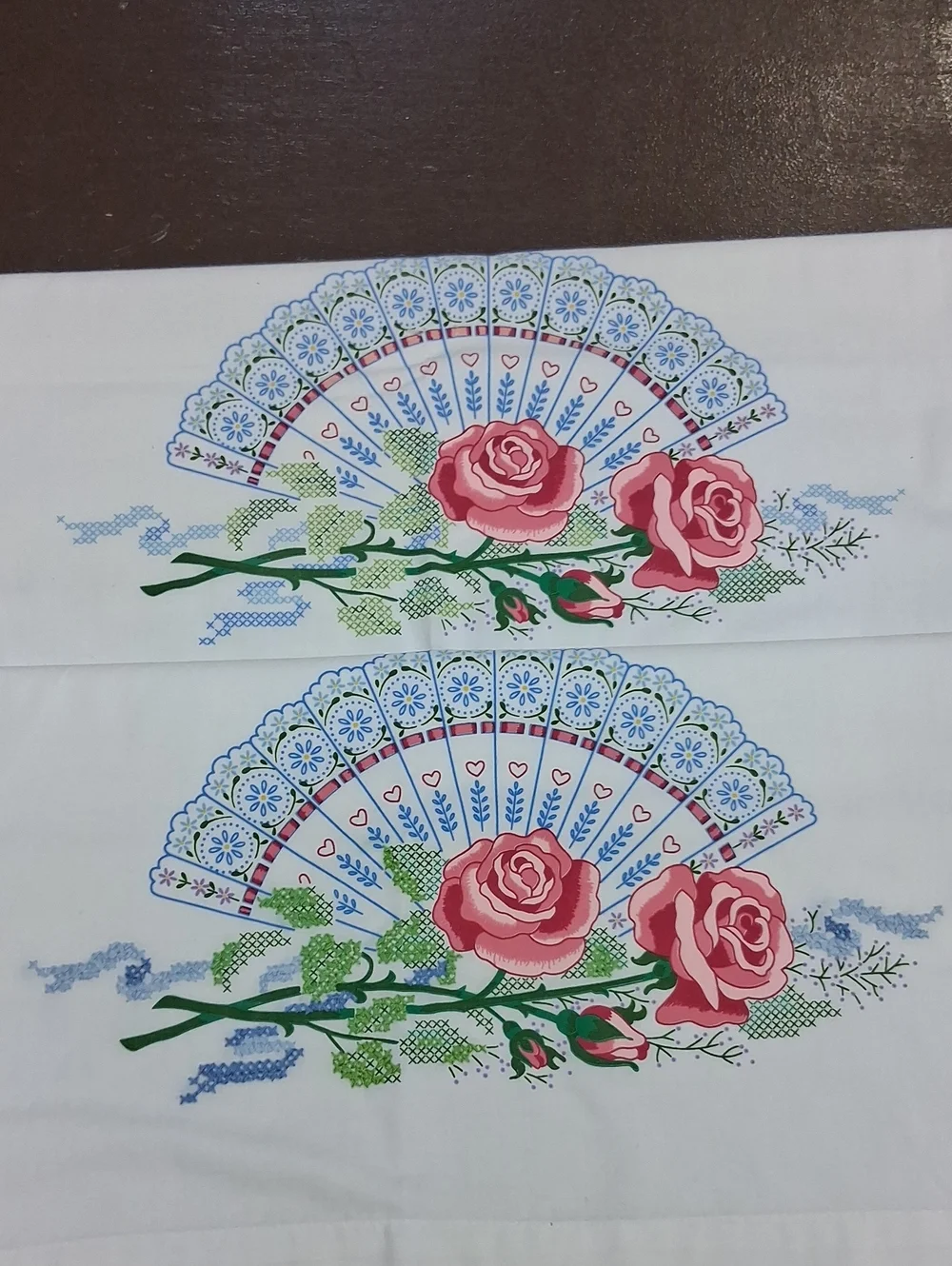 Pair‎ of beautiful rose & Victorian fan pattern pillowcases cottage core estate